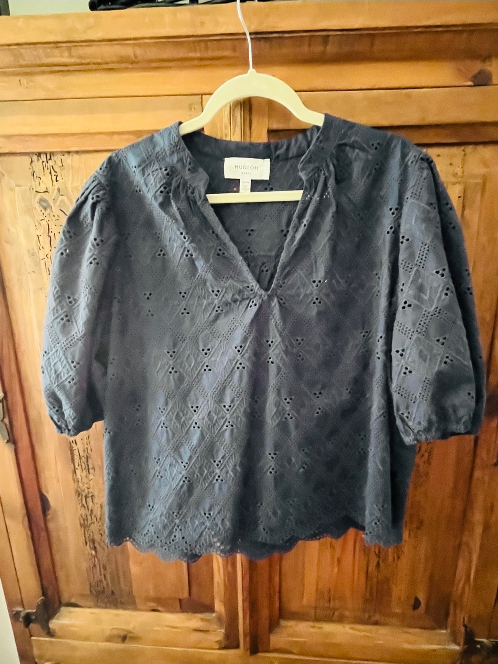 Hudson North Navy Eyelet V-Neck Puff Sleeve Top size XL